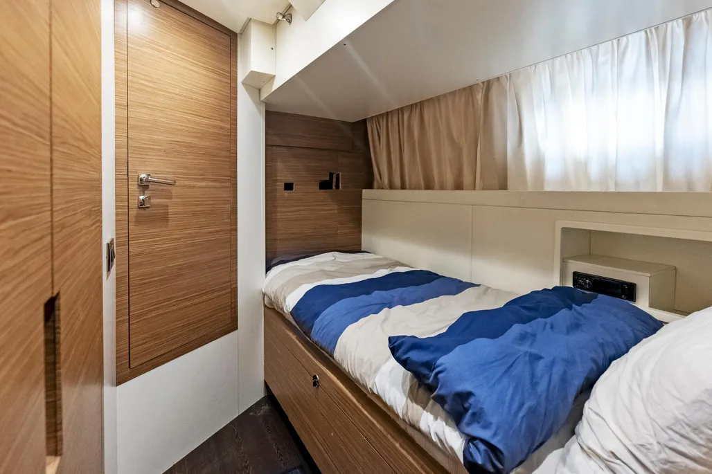 Yacht Photo 65